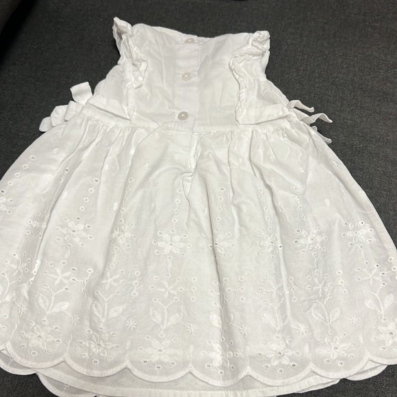 Oshkosh Bgosh 6-9 months - Picture 4 of 5